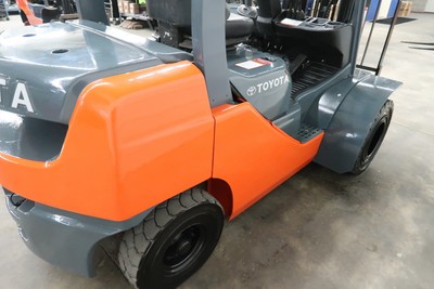 2011' Toyota Forklift, 8FDU25, 5,000# Pneumatic, DIESEL, Three Stage, Sideshift