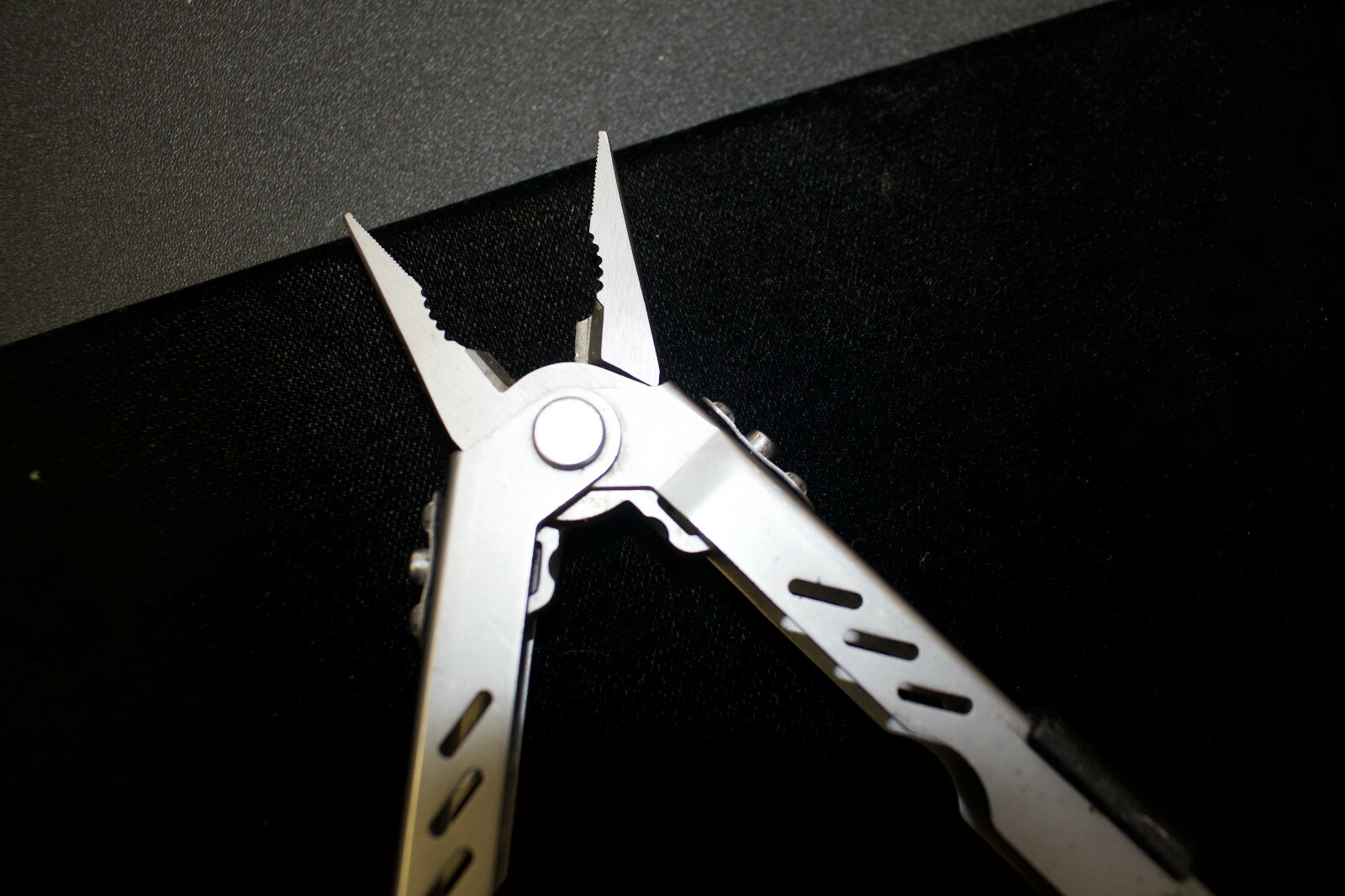 Gerber Needle Nose  Multi Tool Scissors Screwdrivers Knife