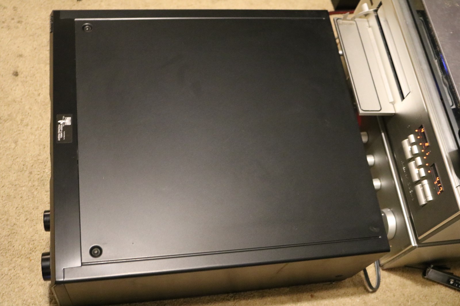 Sony CDP-CX355 300 Disc CD Changer no Remote works great