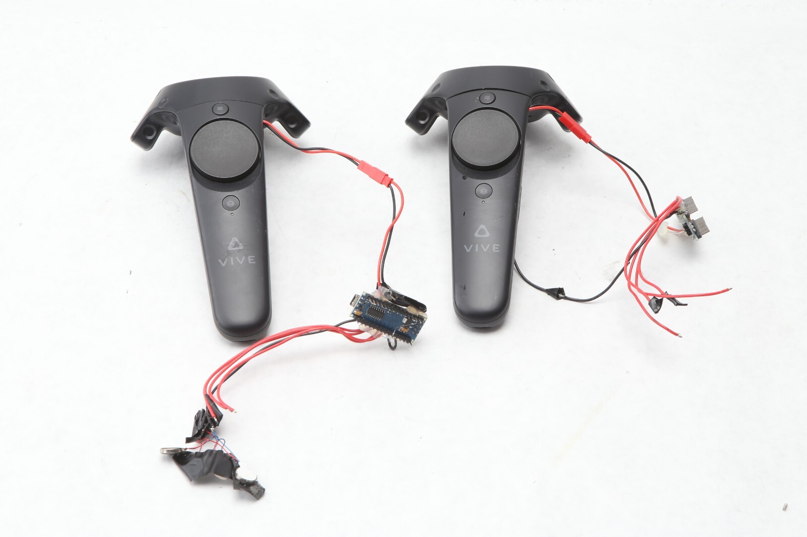 HTC Vive Virtual Reality VR Wand Controllers 2PR7100 Pair HTC Vive Virtual Reality VR Wand Controllers 2PR7100 Pair