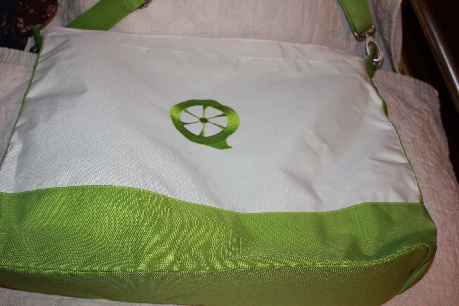 Creative Memories White & Green shoulder tote w/ outside  pocket NEW  logo