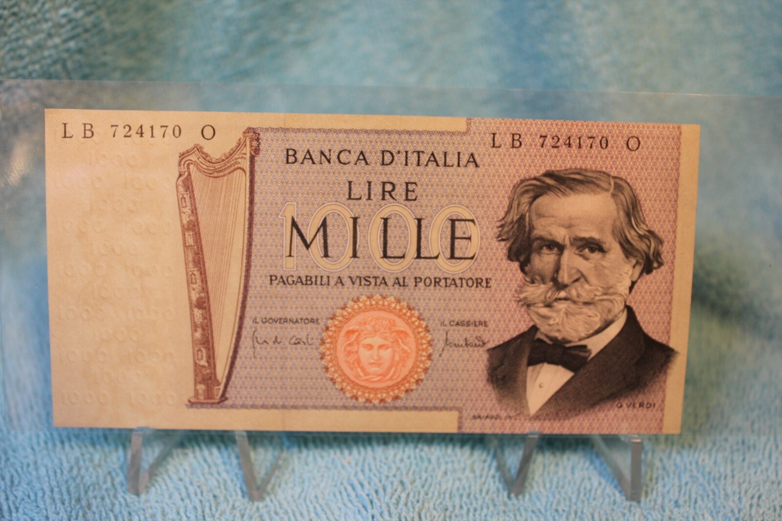 1000 Italian Lire banknote (La Scala) Comes in Stiff Plastic Sleeve