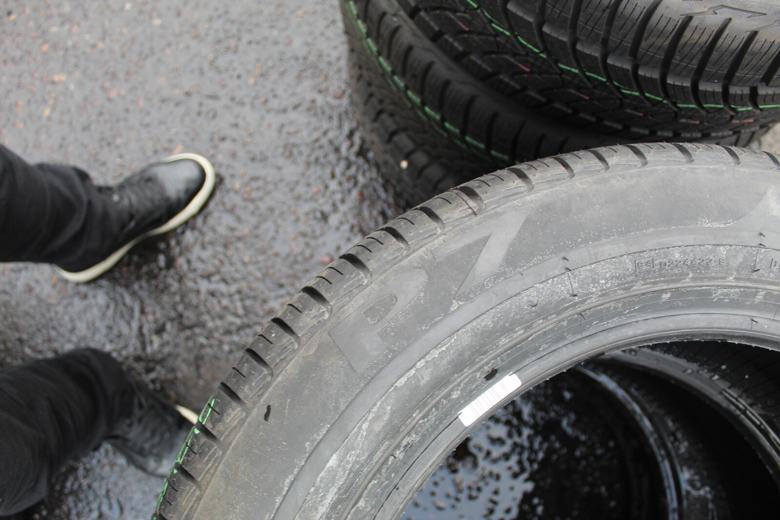 New 225 60 18 Pirelli, P7, 100W, x2 A Pair (F1_tyres) FOD L3276