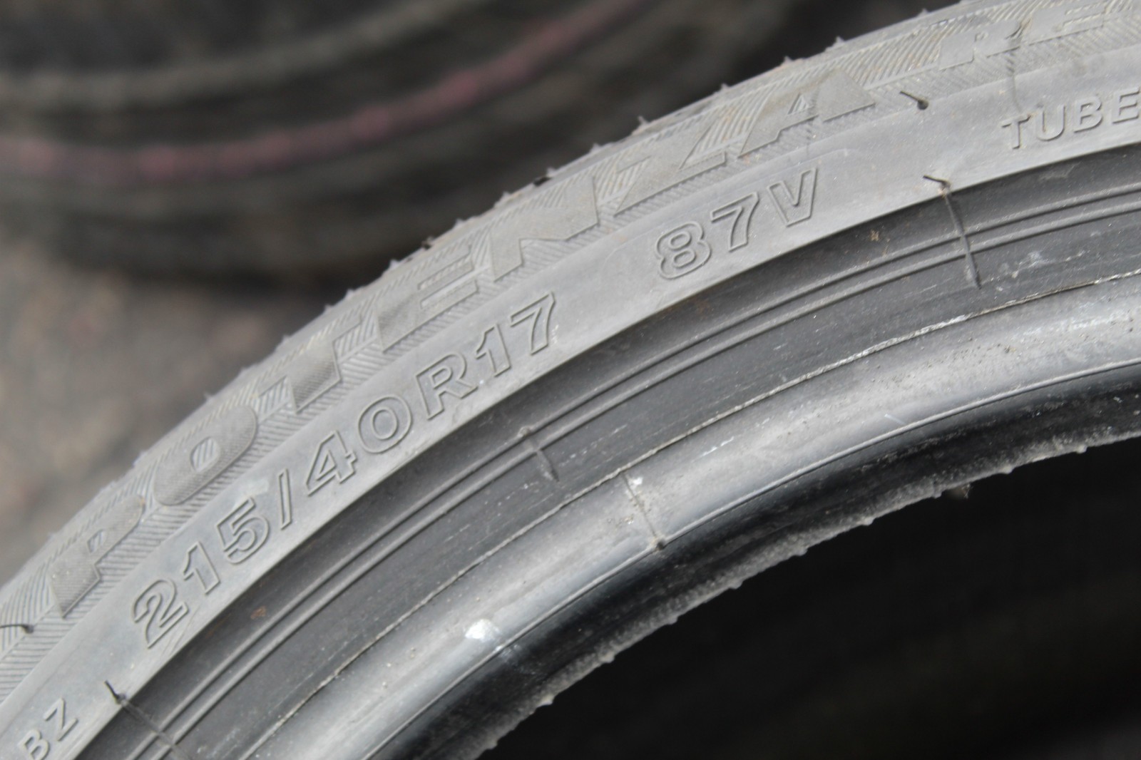 New 215 40 17 Bridgestone, Potenza RE050A, 87V, x2 A Pair (F1_tyres) L3646