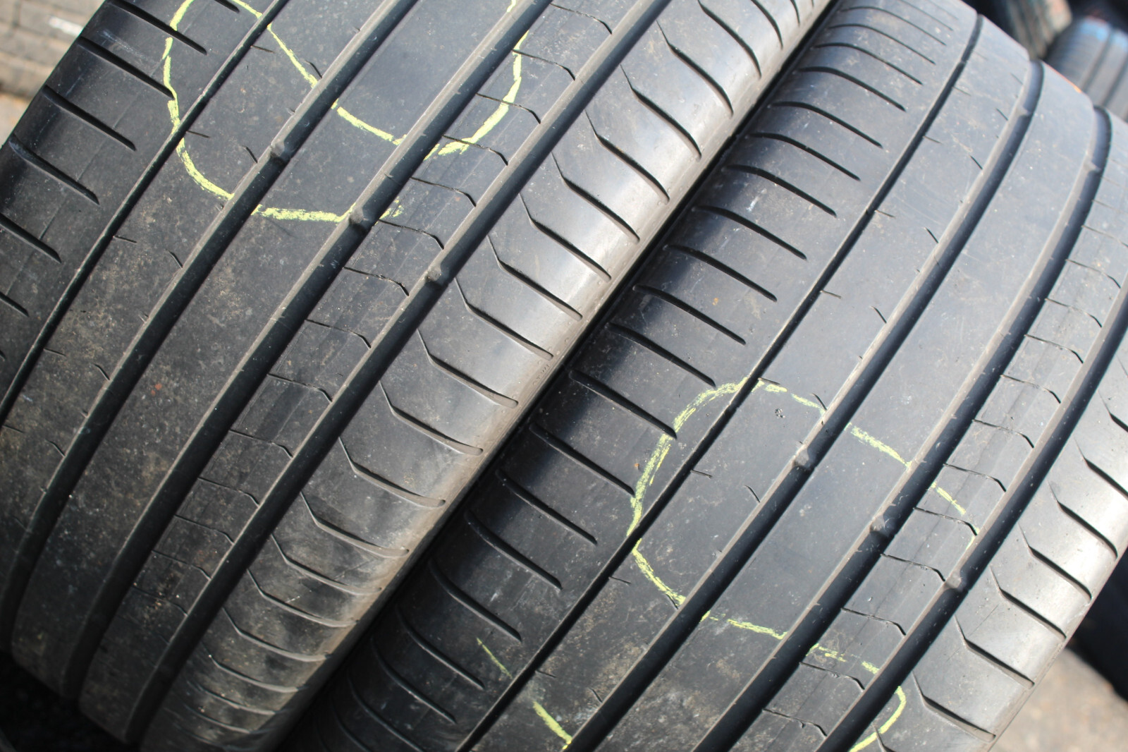 275 30 20 Pirelli, P Zero, RunFlat, MOE, 97Y, x2 A Pair 4.9mm (F1_tyres) L2124