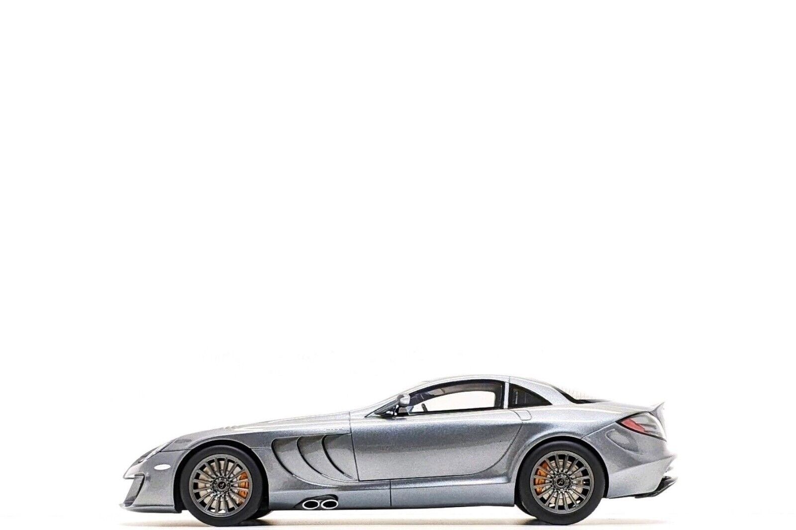 GT Spirit 1:18 Mercedes-Benz McLaren SLR MSO Edition in Selenite Grey (GT365) GT Spirit 1:18 Mercedes-Benz McLaren SLR MSO Edition in Selenite Grey (GT365)