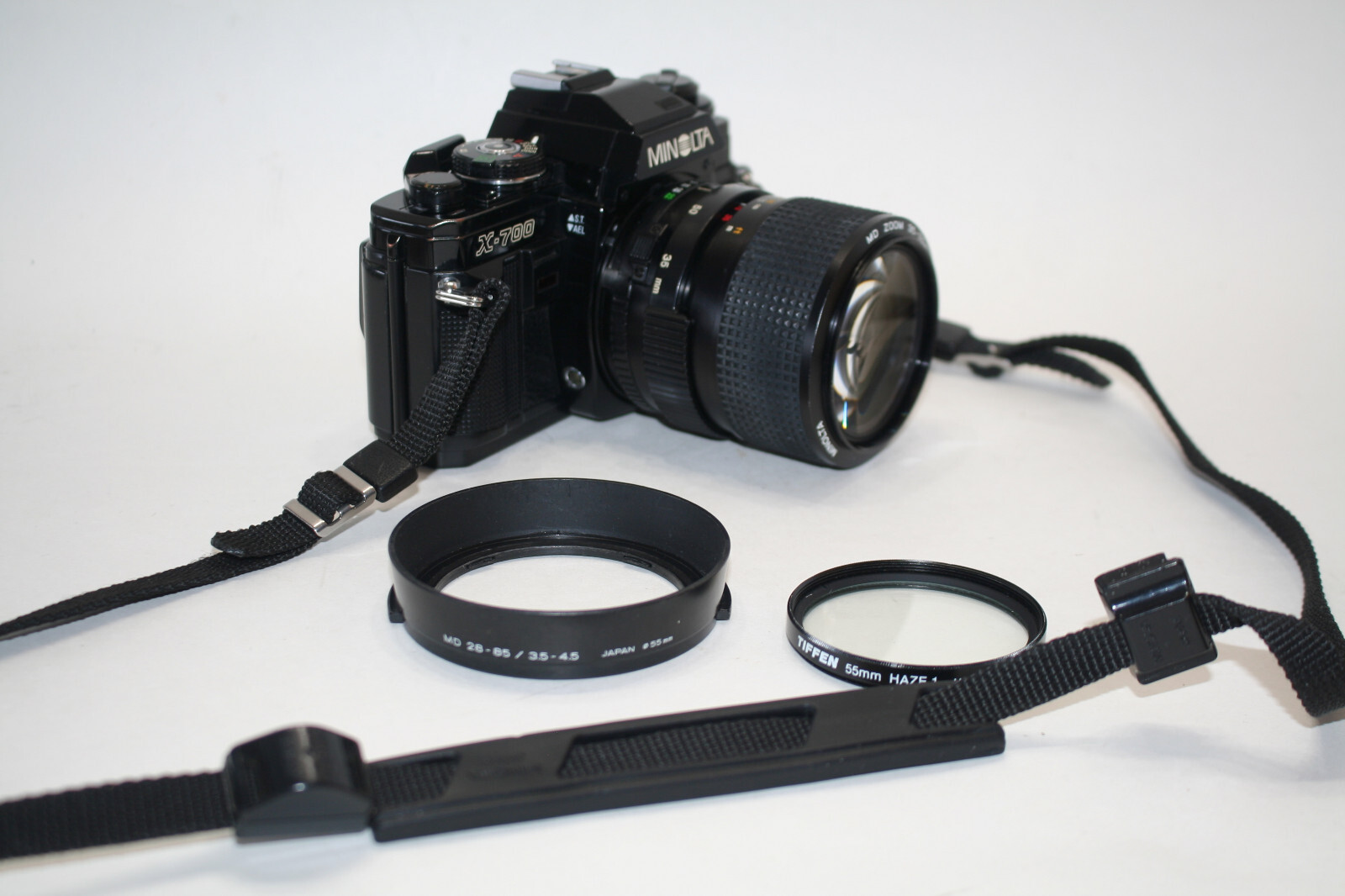 Minolta MD 35-70mm Camera SLR X-700 Zoom - 35mm with Film f3.5