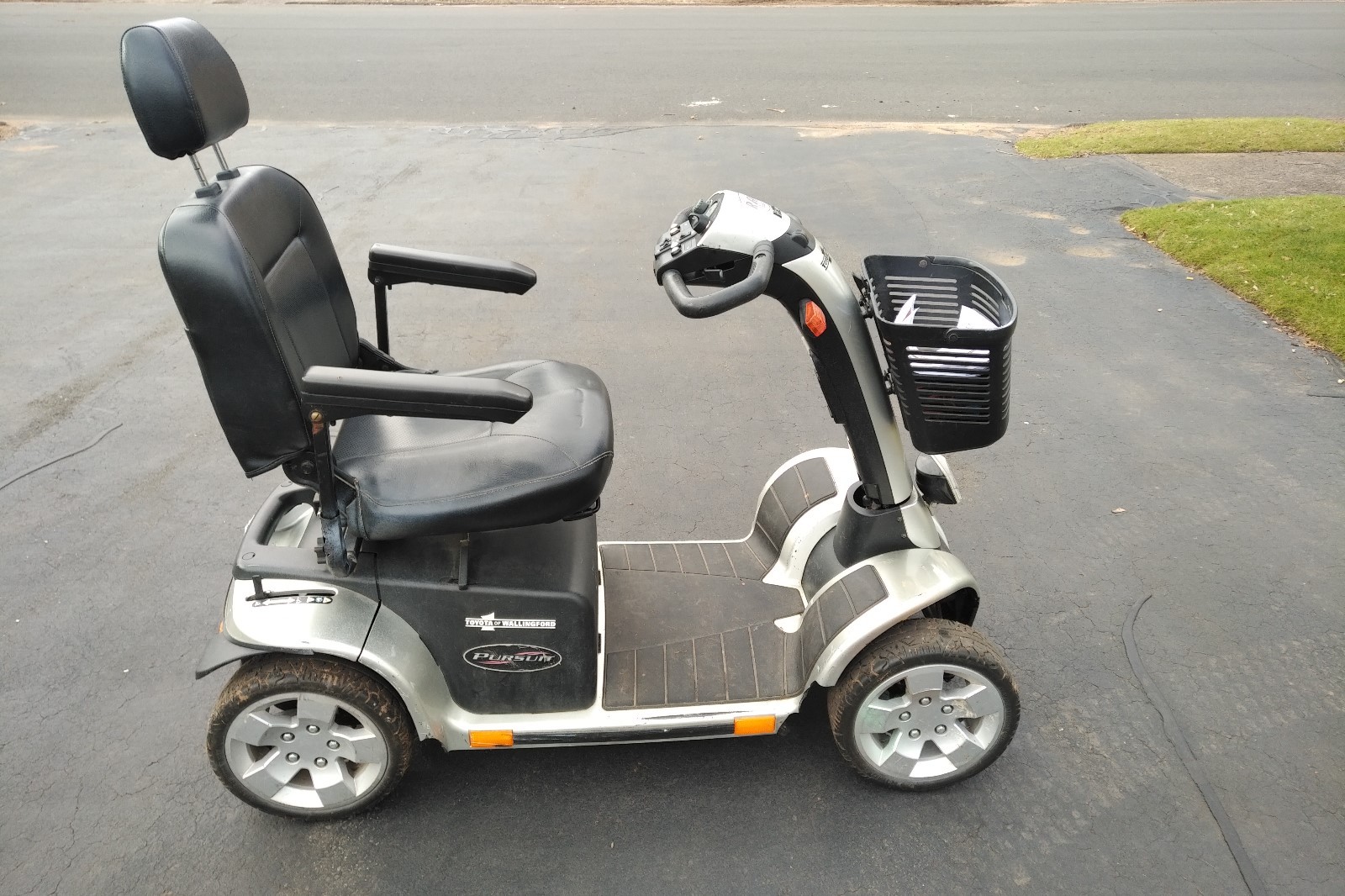 PRIDE MOBILITY PURSUIT PMV SC713 POWER ELECTRIC SCOOTER USED