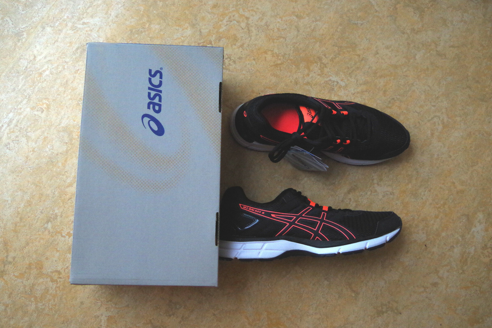 neu Asics GEL-GALAXY 8 Gr. 42 42,5 43 UK 8,5 Black Flash Coral Damen Laufschuhe 
