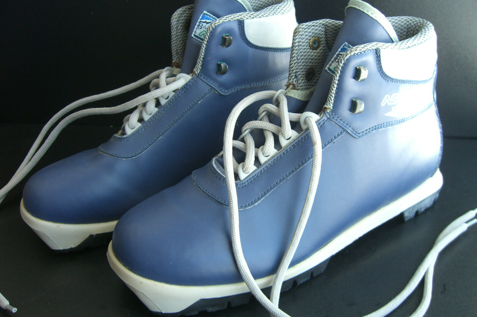 WOMEN'S CROSS COUNTRY SKI BOOTS - 
