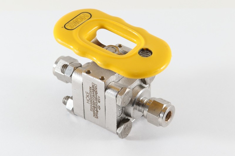 Ball valve, Hoke 2 way 3 piece bolted high cycle 7 series, 7D2GG04G04Y2S10K