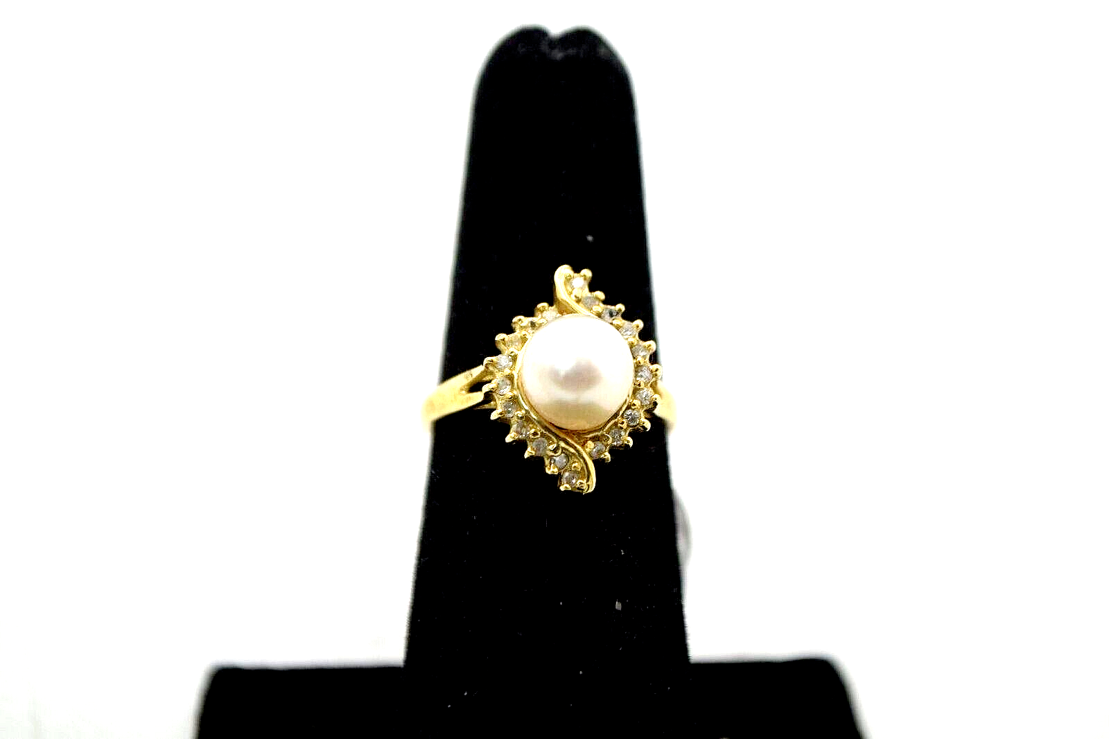 14K YELLOW GOLD PEARL RING ENVELOPED IN DIAMONDS (BTS1250