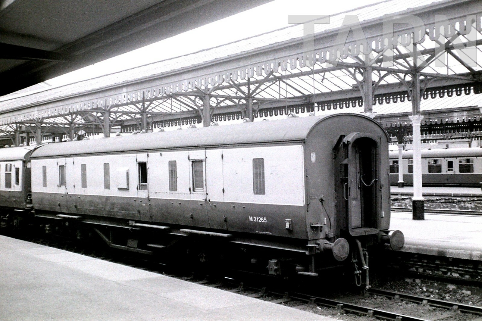 35mm negative railways Scene M31265(M) York 23/8/75 s1088