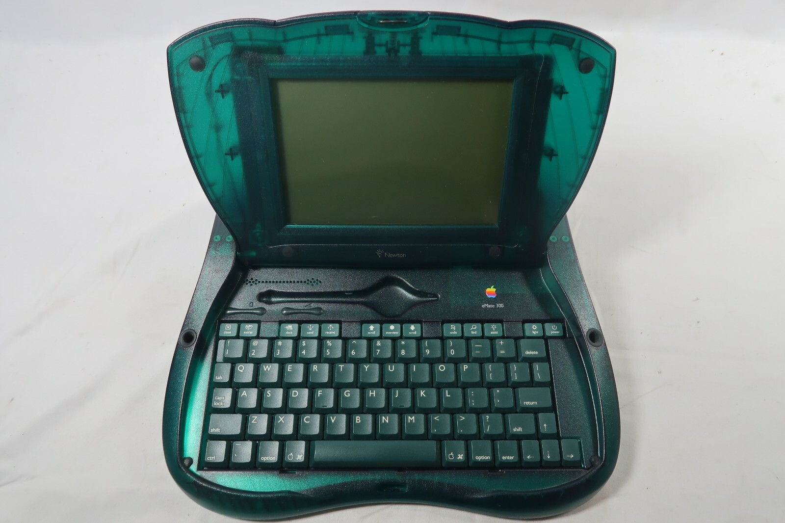 Apple Newton eMate 300 Translucent No Stylus | No power Supply