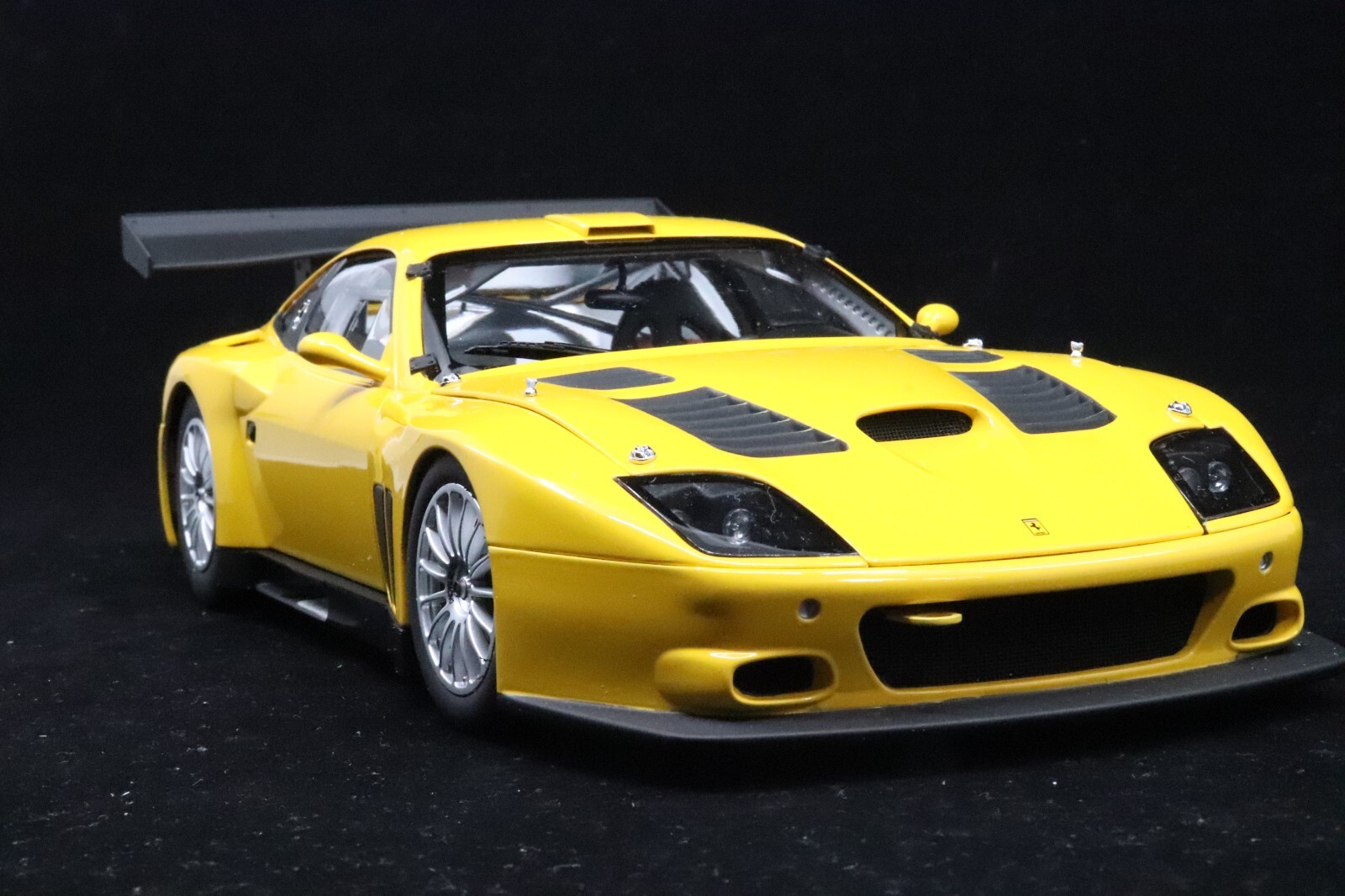 Ferrari 575GTC ラジコン New 1:18 Kyosho Model Car Ferrari 575 GTC Evoluzione Red