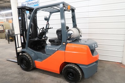2015' Toyota 8FGU32, 6,500# Pneumatic Tire Forklift, LP Gas, 3 Stage, S/S & F/P