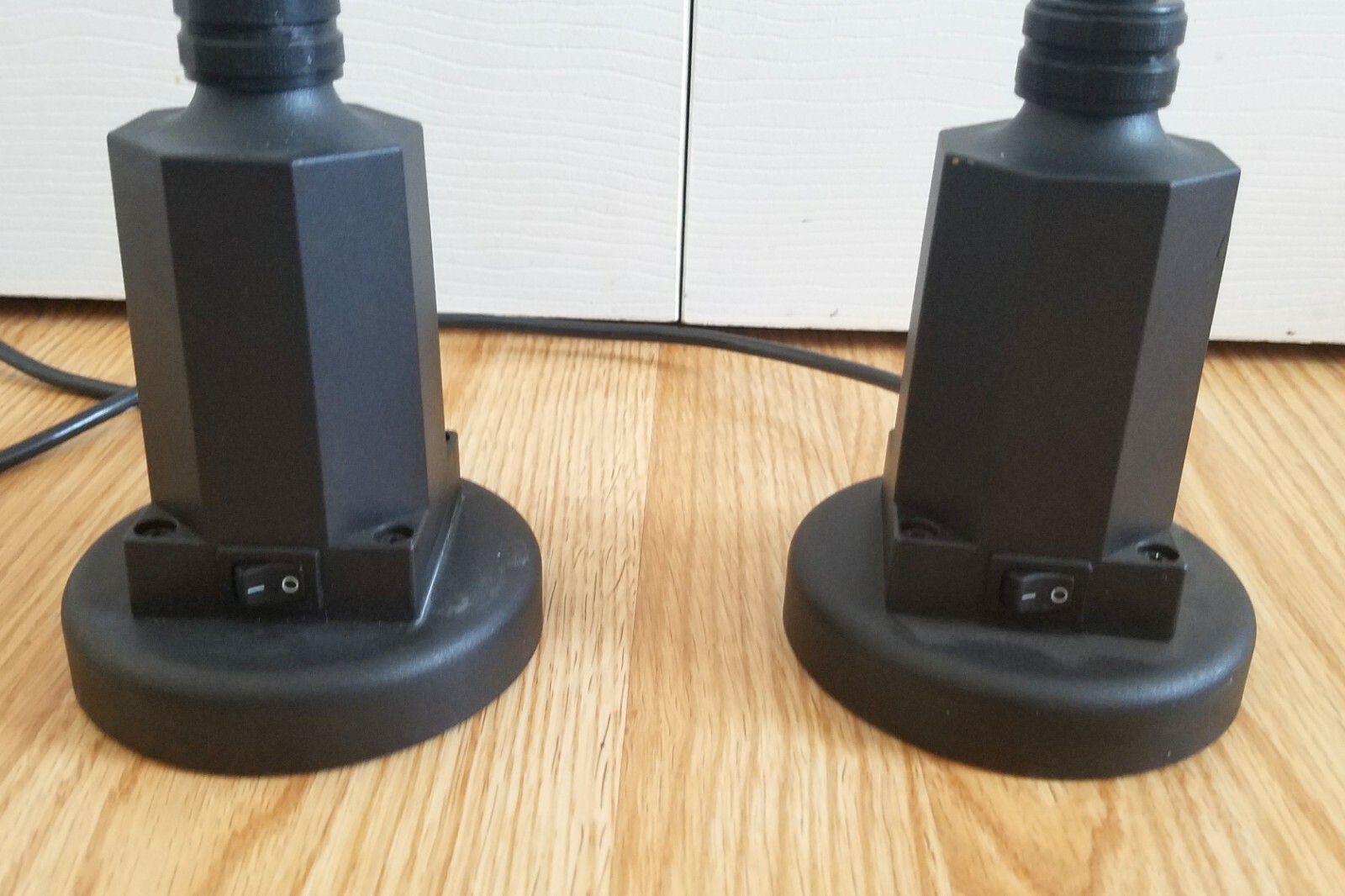 Pair Of Sunnex HF Series HALOGEN GOOSENECK LIGHTS w/ Magnetic Base 2000/2008