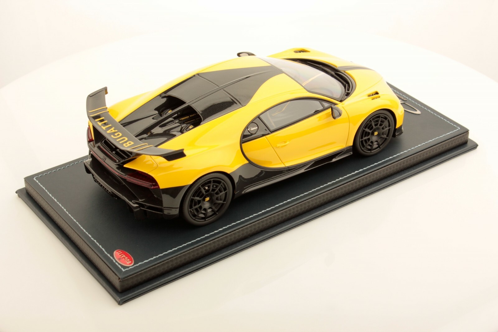 スーパースポーツ Giallo Bugatti(イエロー) チェイスカー スーパー