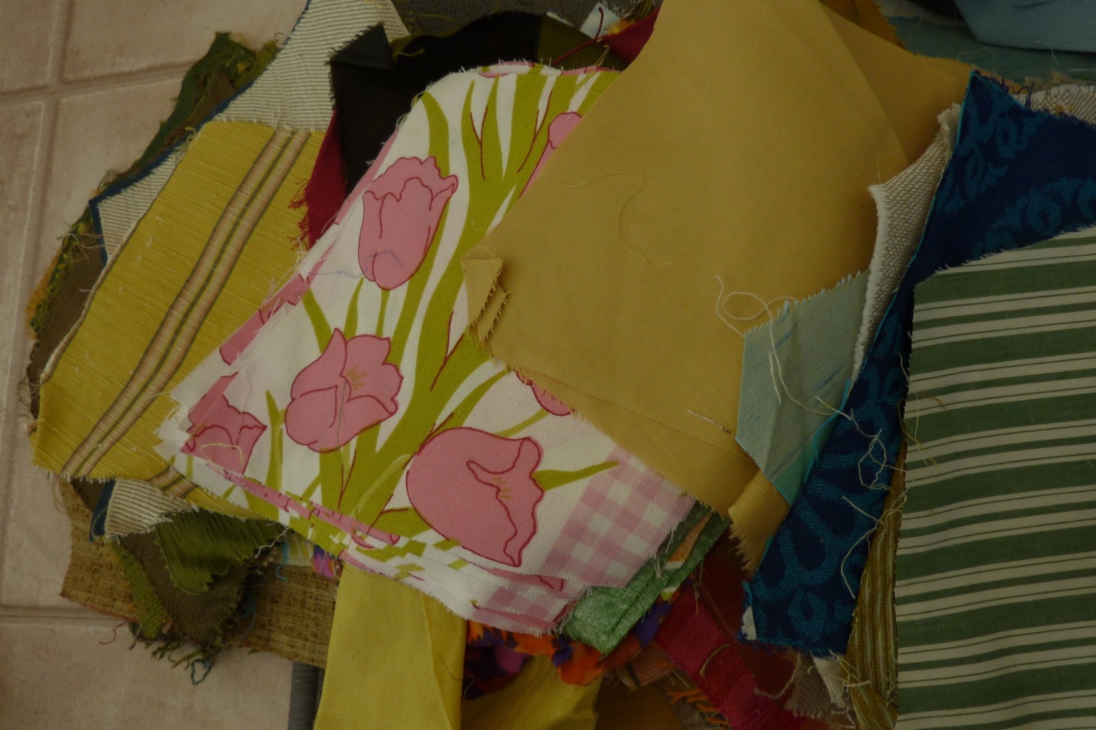 Vtg SCRAP FABRIC LOT 6 LBS DIAMOND  Quilt SEWING DOLL CRAFT FABRIC 12 X 9 1/4