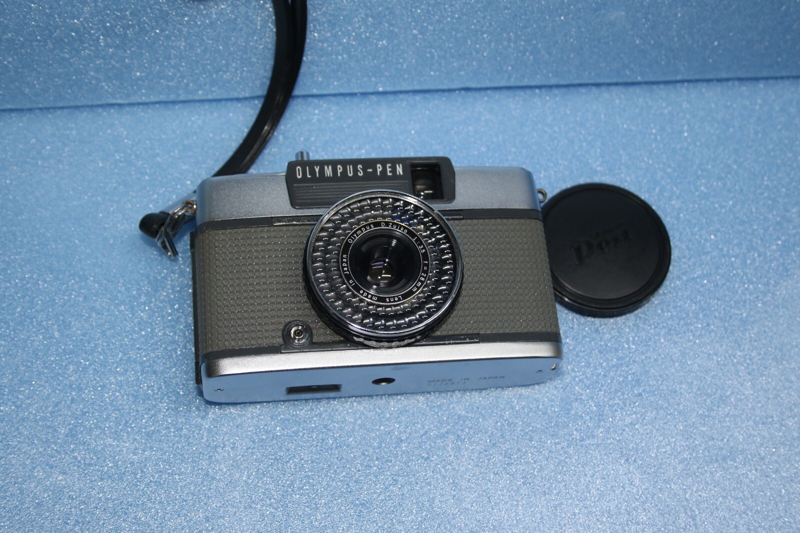 OLYMPUS PEN EE-2 35mm Half Frame Film Camera Zuiko 28/3.5
