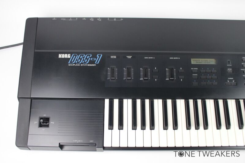 KORG DSS-1 Sampler Synthesizer 80s orig box sound disk keys KORG DSS-1 Sampler Synthesizer 80s orig box sound disk keys