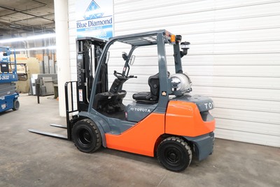 2014' Toyota 8FGU25, 5,000# Pneumatic Tire Forklift, LP Gas, 3 Stage, S/S, Nice