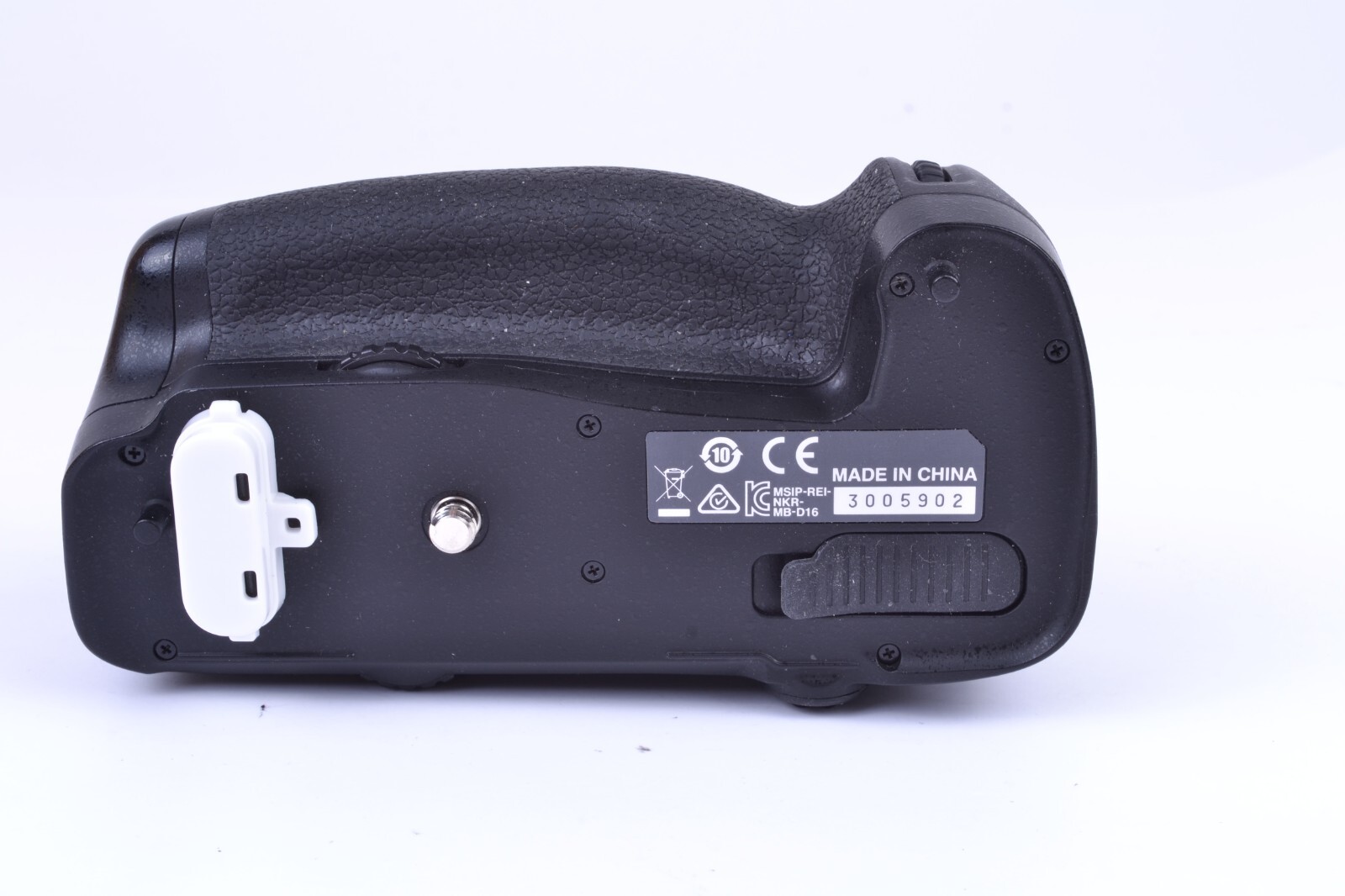 B#7331 Nikon MB-D16  D750用 Nikon MB-D16 Multi Power Battery Pack for D750