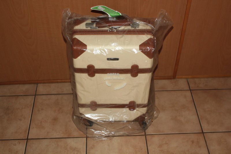 Rockland Stagecoach Collection Rolling Luggage