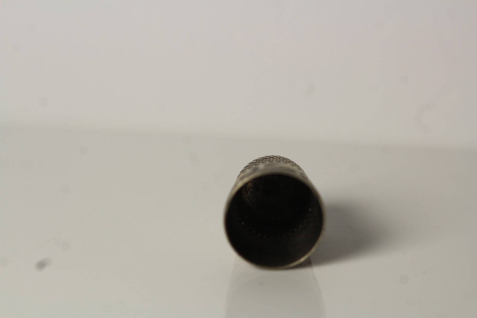 Vintage Sterling Silver  Sewing Thimble with Engranved Flower & Leaf Band