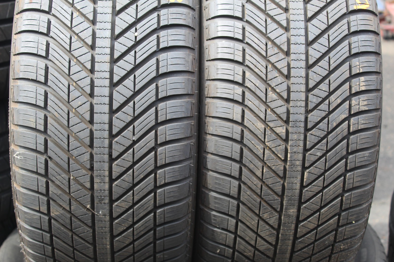 New 255 45 18 Goodyear, All Season, M+S, 99V, x1 Tyre (F1_tyres) L3705