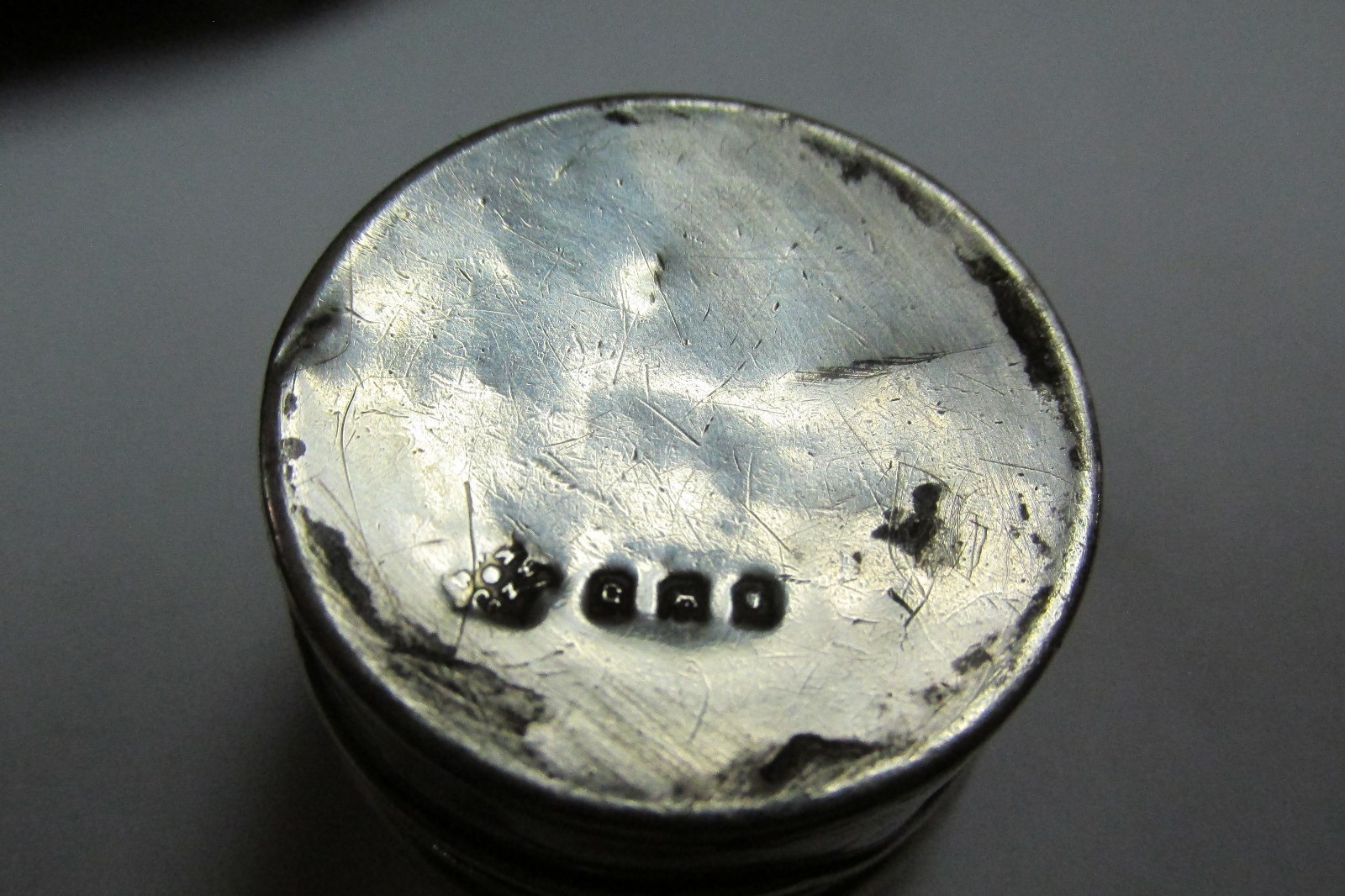 -SILVER PILL BOX LONDON MARKS 1917-18