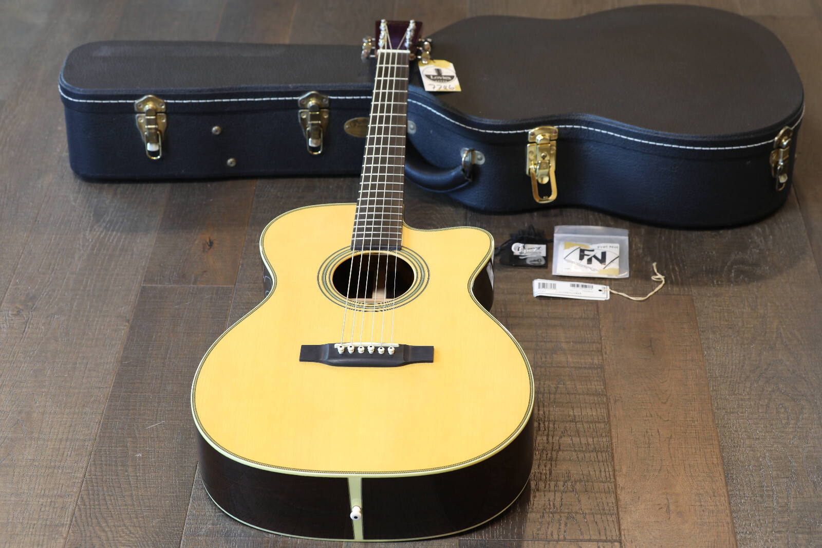 MINTY Collector Owned! 2004 Martin OMC-28 Laurence Juber MINTY Collector Owned! 2004 Martin OMC-28 Laurence Juber