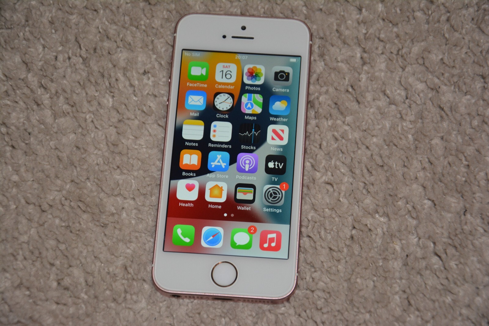 Apple iPhone SE ローズゴールド 64GB Original Apple iPhone SE 64GB Rose Gold iOS 9 12MP Unlocked