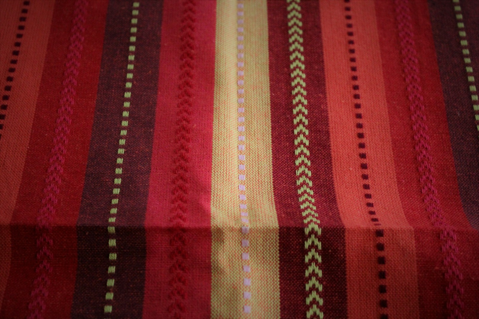 Set of 8 Red and Gold Stripes Heavy Cotton Dinner Napkins 7 Are NWT Unused