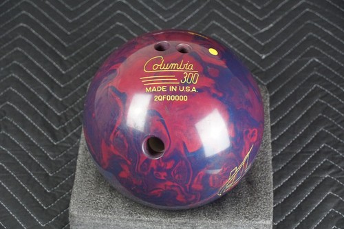 columbia 300 Messenger Titanium bowling ball