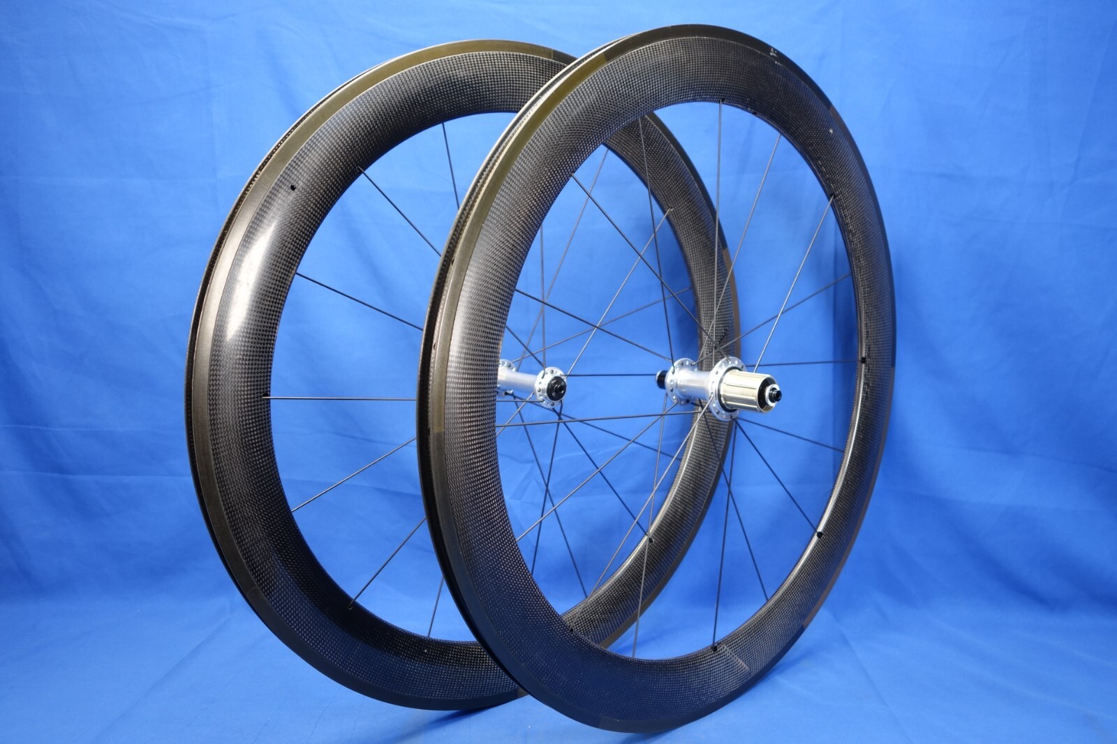 New Bontrager Aeolus 6.5 Carbon Clincher 700c QR Wheelset