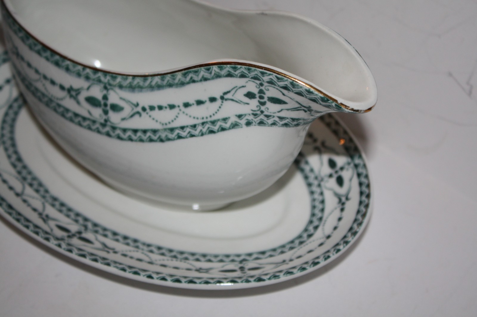 Wedgewood England Gravyboat and Underplate 