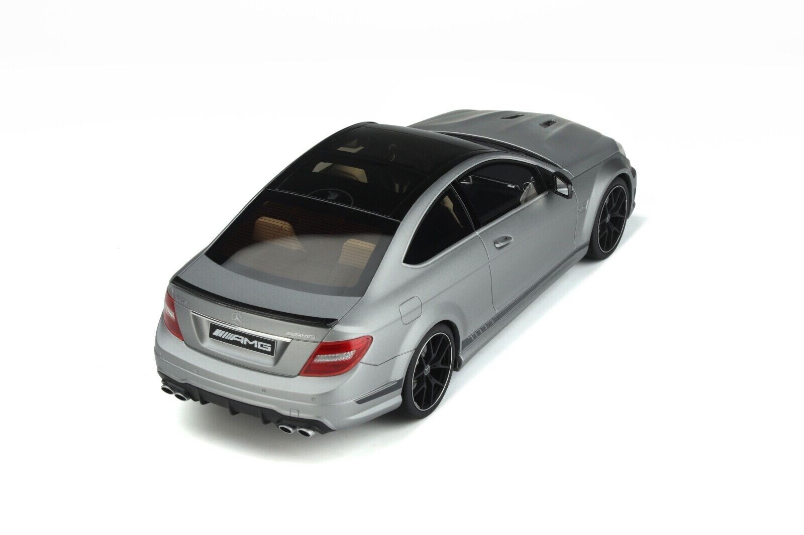 ミニカー AUTOart Mercedes-Benz C63 AMG 1/18 1/18 Mercedes Benz C63 AMG W204 Edition 507 White 2014 Model