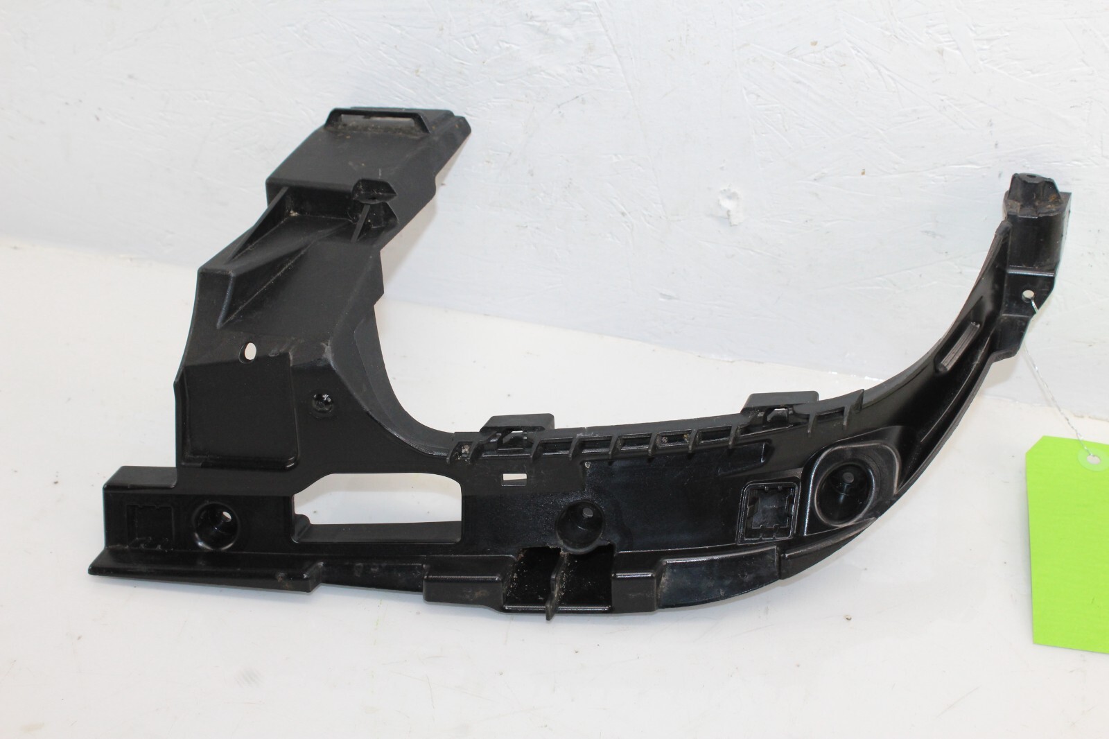 A6ページ 2016-2018 Audi A6 S6 Rear Left Bumper Mount Bracket