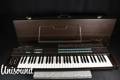YAMAHA DX7 Digital Programmable Algorithm Synthesizer in Very Good Condition