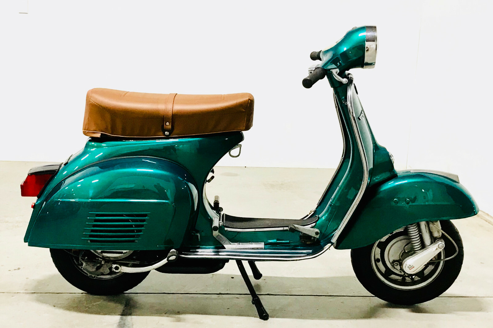 1975 Vespa Sprint 150 V. 150cc 2-stroke Vintage 4-speed Rare Runs Great Classic