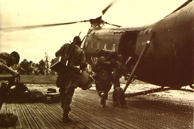 Guerre d'Algérie - Embarquement d'un commando dans une Banane