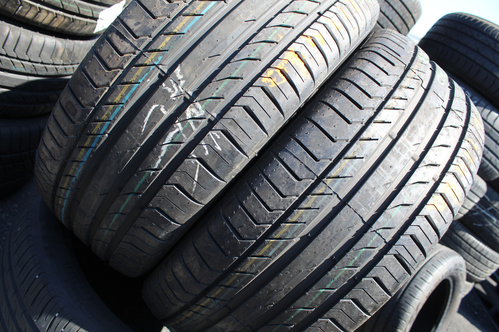 New 255 55 18 Continental, RunFlat, XL, 109H, x2 A Pair (F1_tyres) FOD L1142
