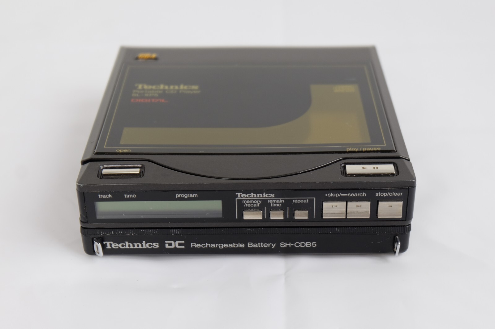 【ジャンク】 Technics SL-XP5 ポータブル CDプレーヤー TECHNICS Portable CD-Player SL-XP5 Rare Early Discman