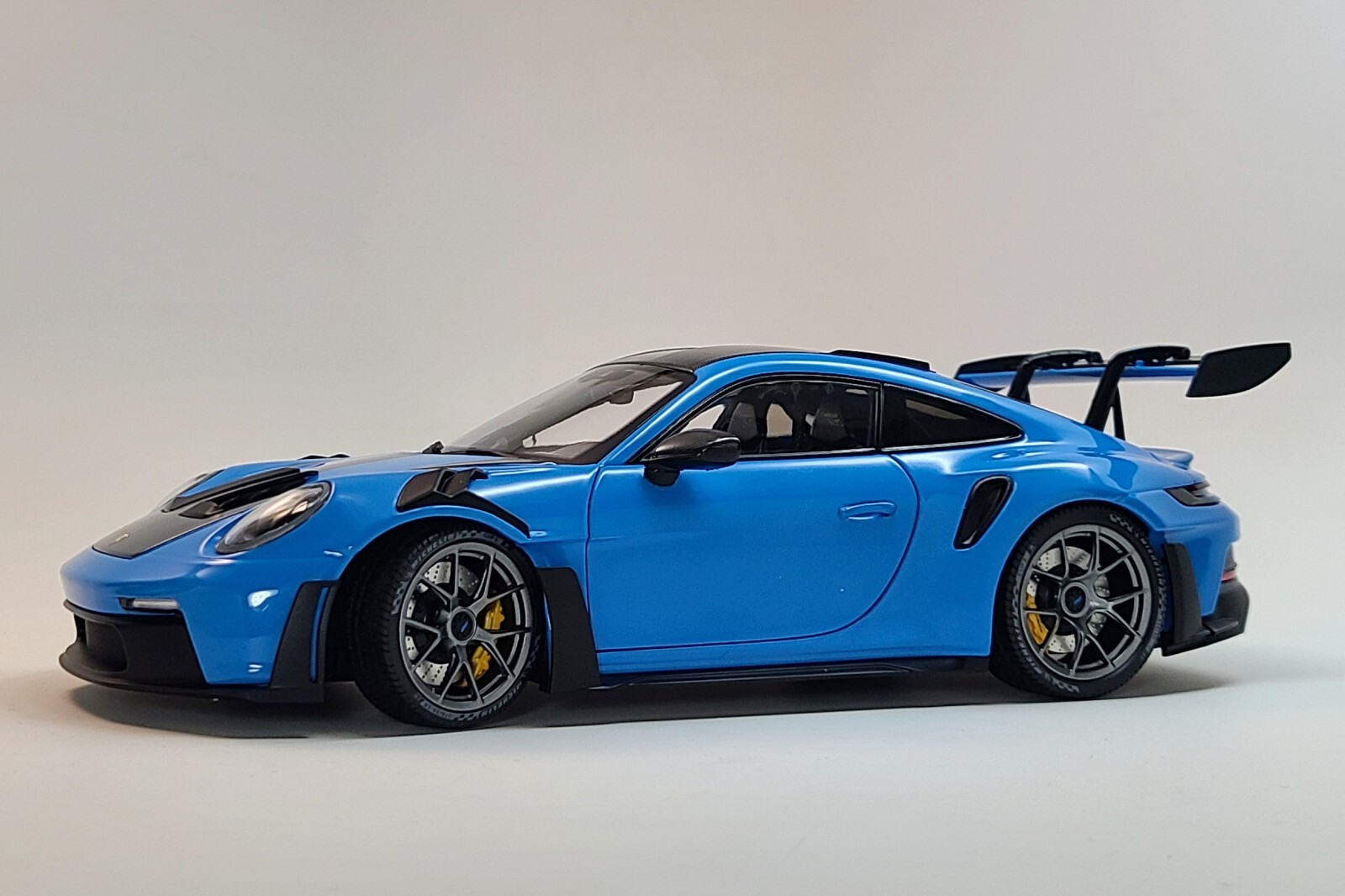 Minichamps 1:18-Scale Porsche 911 GT3 RS Weissach Pkg (992 Minichamps 1:18-Scale Porsche 911 GT3 RS Weissach Pkg (992