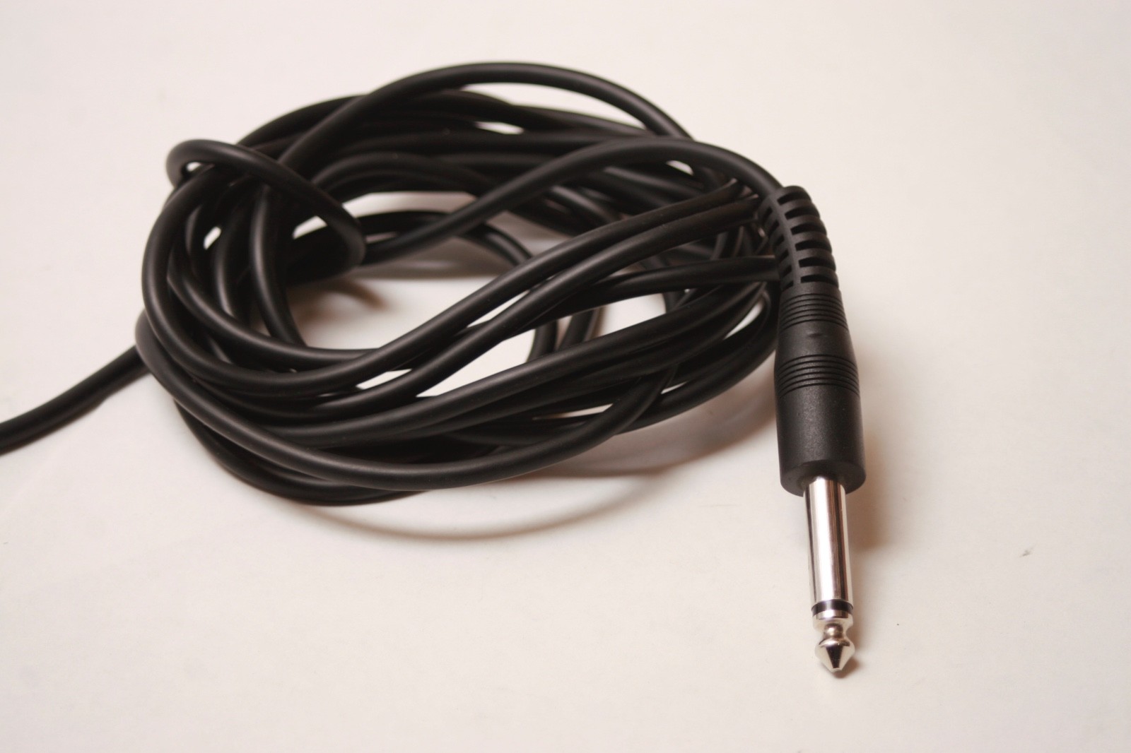 RadioShack 33-3039 Dynamic Cable Consumer Microphone Mic Black ~ Very Nice!