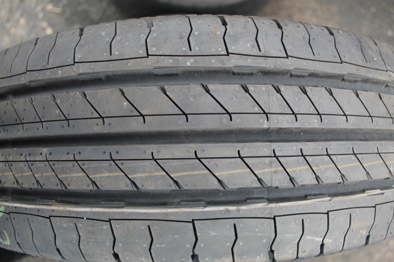 New 215 60 17C Continental, VanContact, 109/107T x1 Single Tyre (F1_tyres) L3663