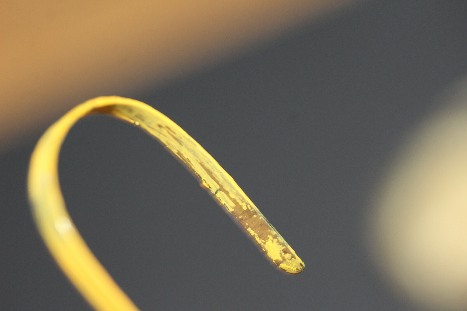 *VINTAGE SKIPPER 1967 BEACHY PEACHY  #1938 YELLOW METAL HEADBAND-HAS PAINT RUBS