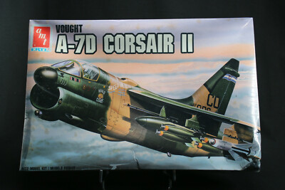 XI036 AMT 1/72 maquette avion 8803 Vought A-7D Corsair II A7D