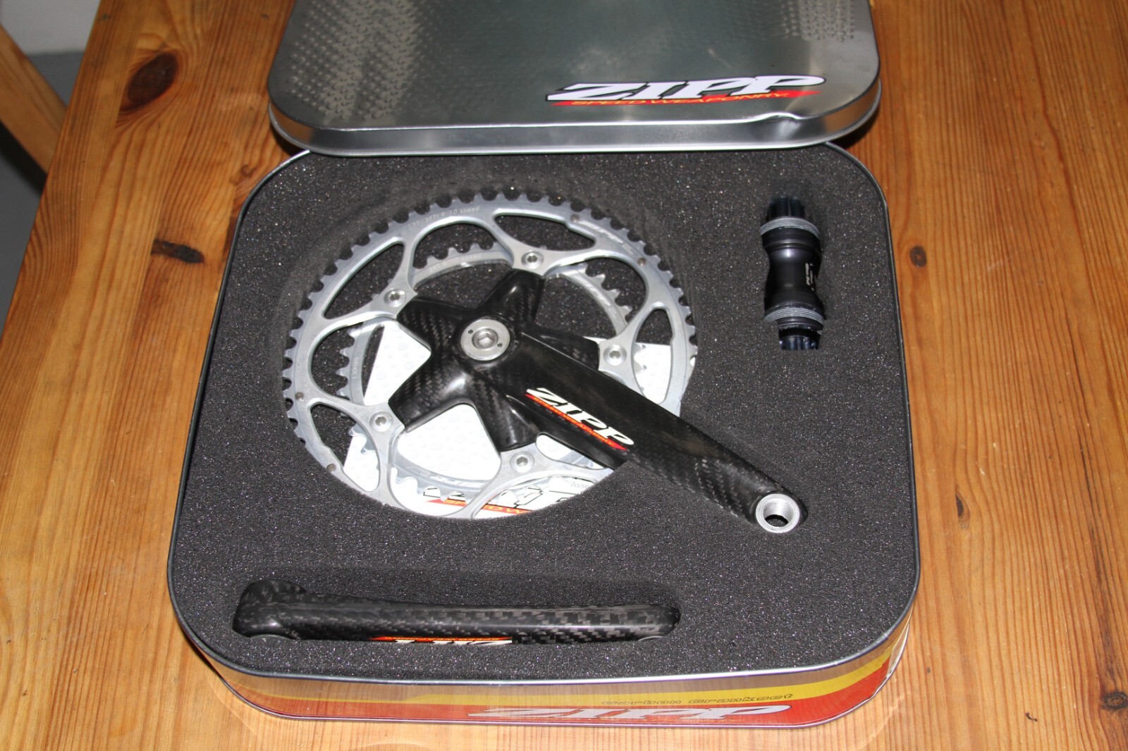 Zipp 300 Carbon Crankset 53/39 175mm with 108mm ISIS Bottom Zipp 300 Carbon Crankset 53/39 175mm with 108mm ISIS Bottom